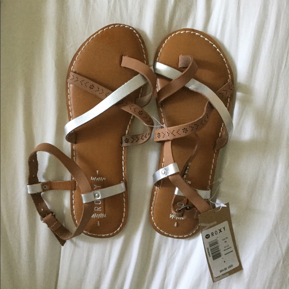Roxy Carnivale silver tan leather sandals NWT sz 9